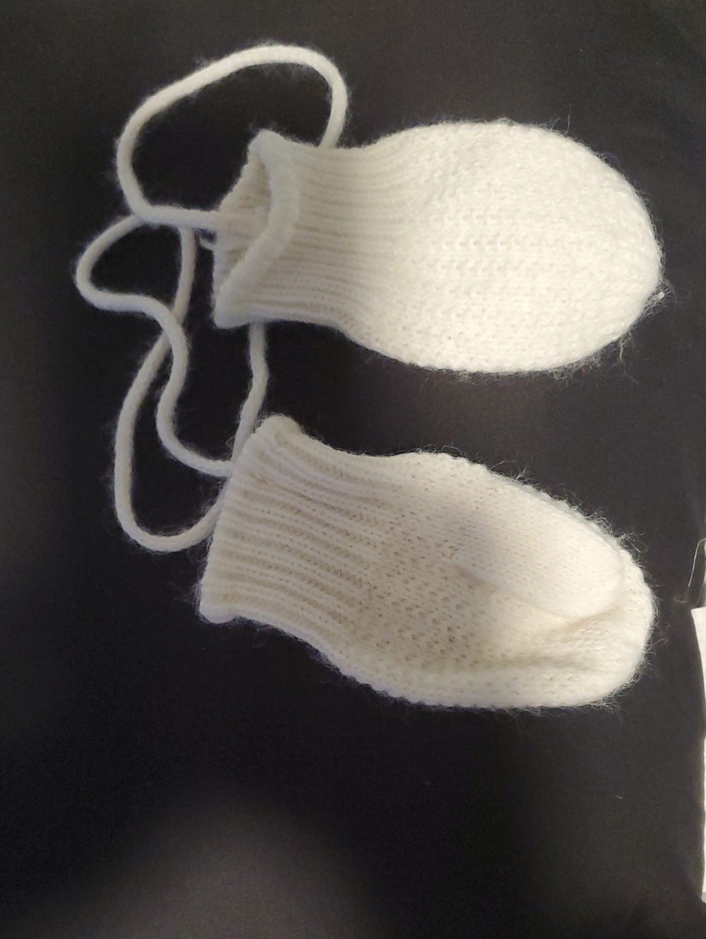 Source Unknown White Kids Mittens with Connecting String